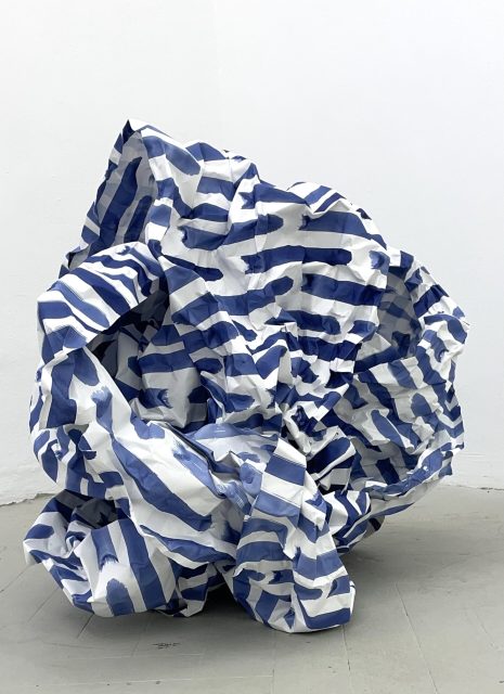 Sylvia_Schultes Nœud, 2023, 60 x 1000 cm, folded from a strip of paper painted on both sides